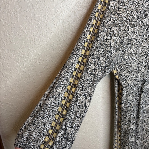 J. Jill Black White Yellow Floral Casual Peasant Relaxed Top Women's Size Medium - Picture 4 of 13